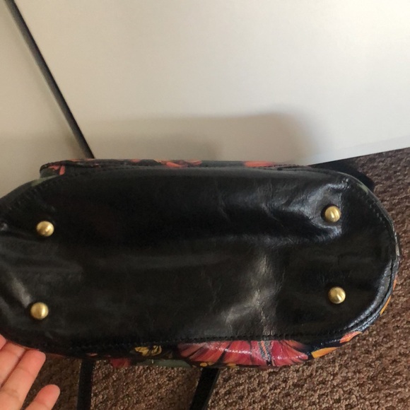 Patricia Nash leather, bucket bag. - Picture 7 of 9